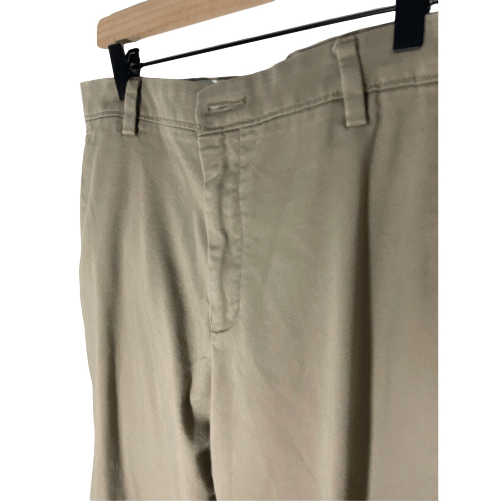 Dockers Men's Classic Fit Khaki Old Money Quiet Luxury Preppy Tan Slacks 36Wx32L