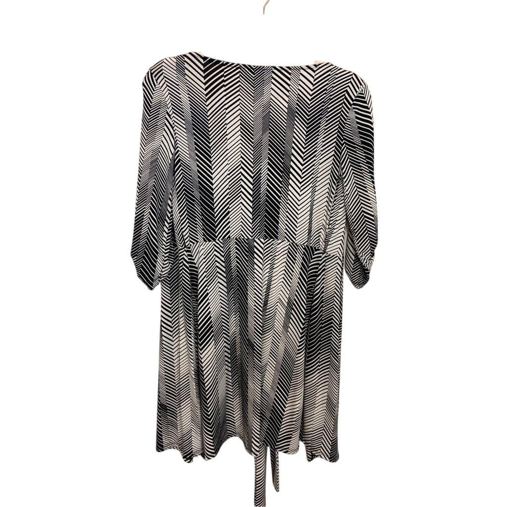 BCBG Art to Wear Women’s Wrap Dress Black White Fit & Flare Retro Print XS