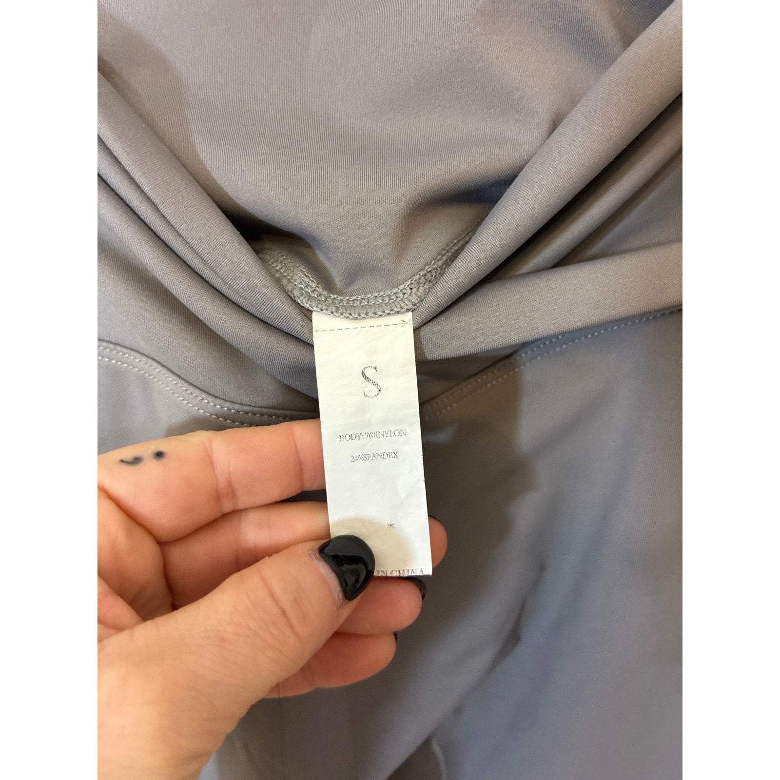 Women’s Gray Crossover Waist Leggings Size Small Buttery Soft Yoga Gym