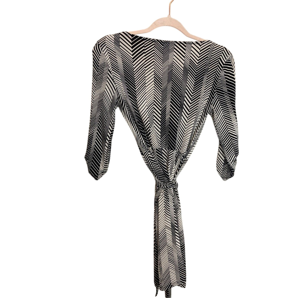BCBG Art to Wear Women’s Wrap Dress Black White Fit & Flare Retro Print XS
