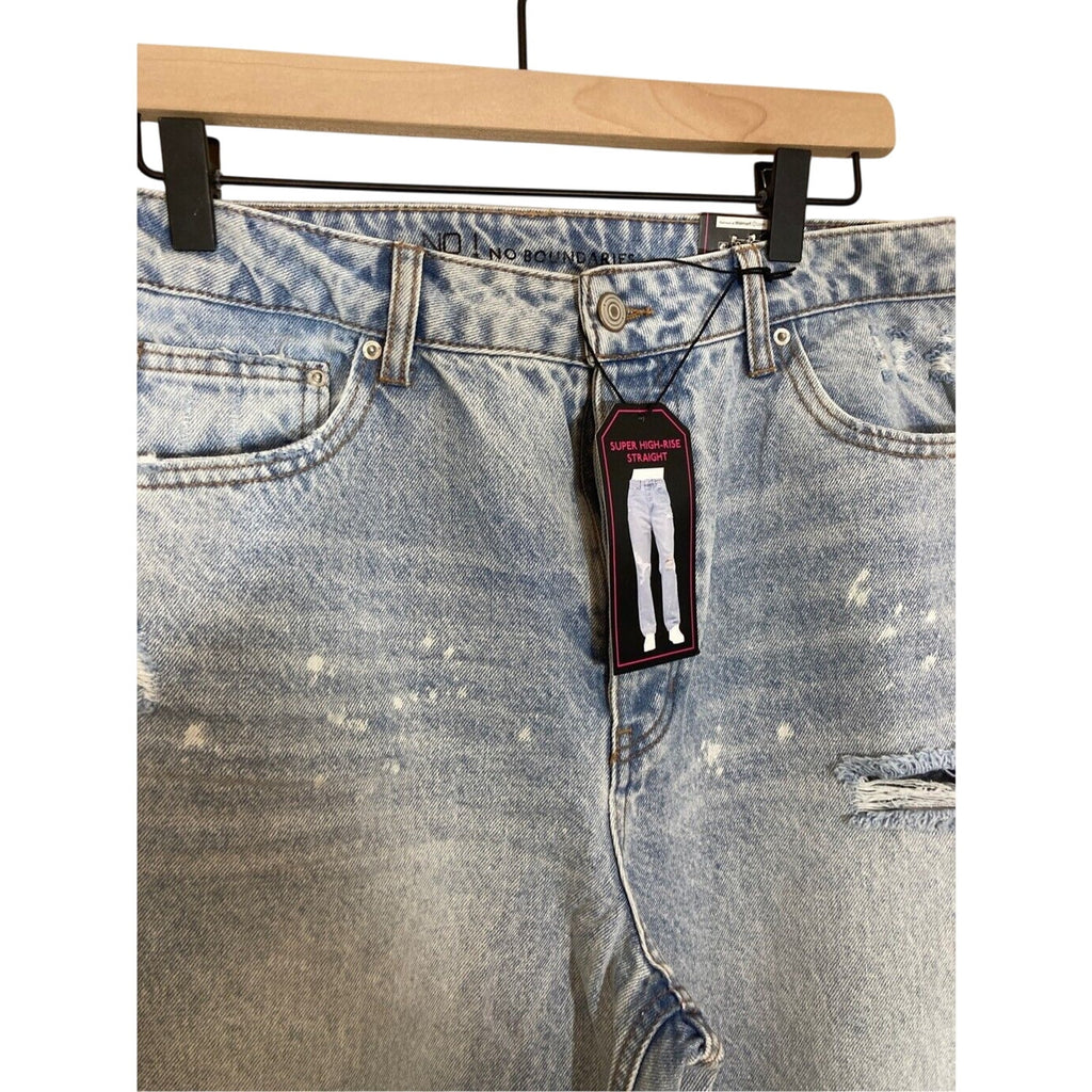 NWT No Boundaries Sz 13 Distressed High Rise Mom Jean