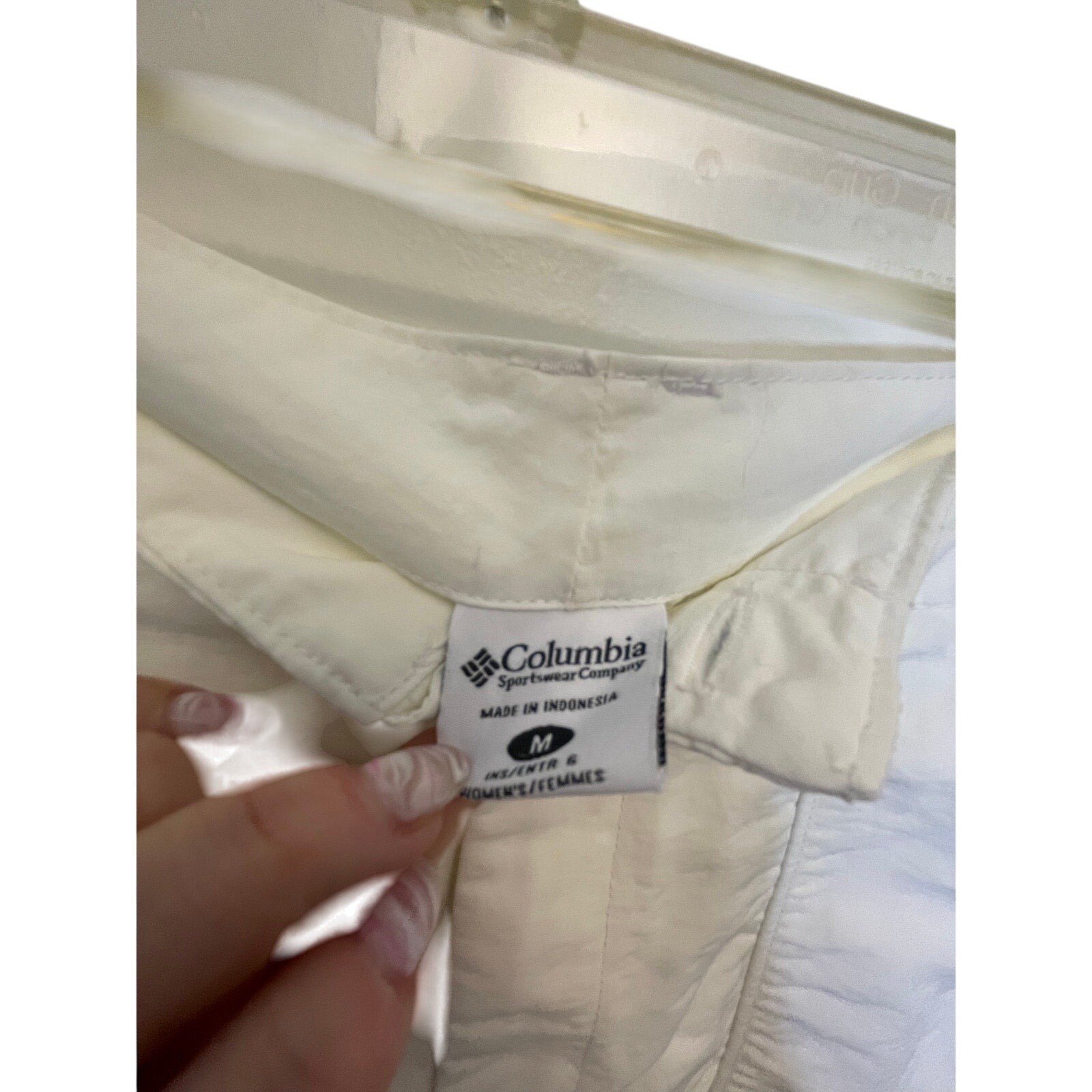 Columbia White Women's M PFG Hiking Gorpcore Utility Coral Point II Shorts