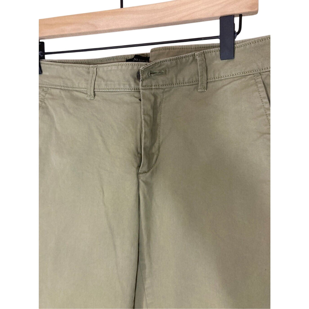 Banana Republic Women's Preppy Girlfriend Fit Bootcut SZ 4 Tan Slacks